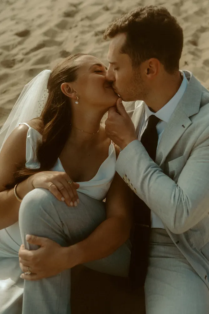 A close embrace in the dunes
